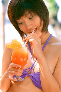 美女脱得一光二净的全身图片
